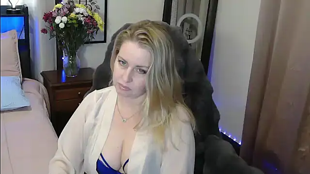 HollieBim online show from 9, 2, 2025