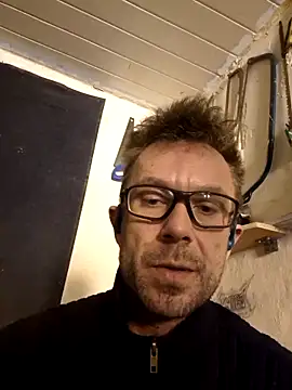 Snapshot of Mick8711 chatting on 25, 11, 2025 Mick8711 online show from 25, 11, 2025