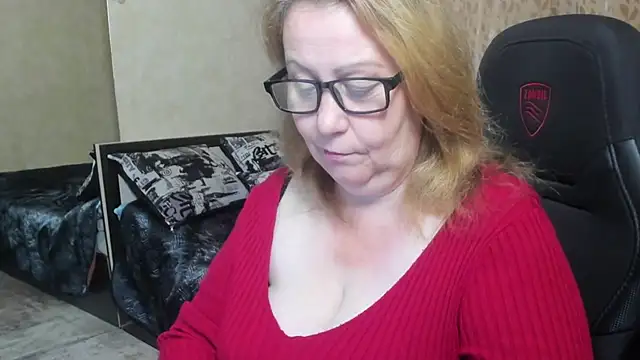 Snapshot of Frau_Marta chatting on 24, 10, 2025 Frau Marta online show from 24, 10, 2025