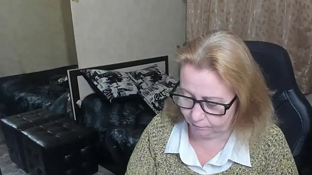 Snapshot of Frau_Marta chatting on 21, 11, 2025 Frau Marta online show from 21, 11, 2025