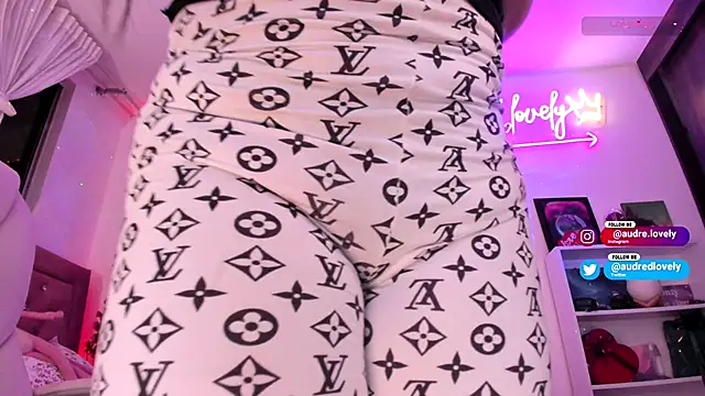 AudredLovely online show from 12, 11, 2025