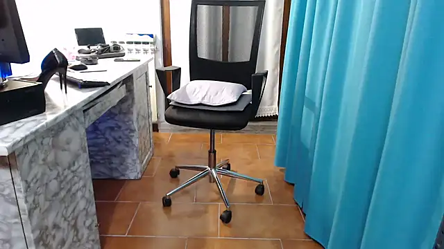 Snapshot of Miss-Mikaele chatting on 17, 2, 2025 Miss-Mikaele online show from 17, 2, 2025