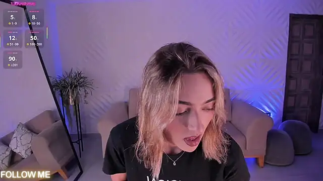 Snapshot of MelissaMoore_ chatting on 11, 11, 2025 MelissaMoore online show from 11, 11, 2025