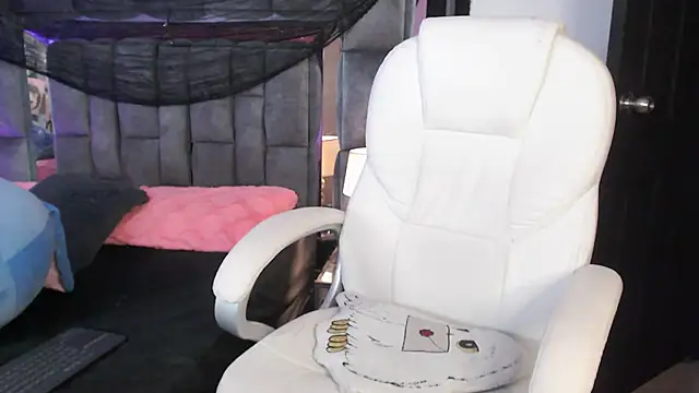 Christaly  online show from 24, 10, 2025