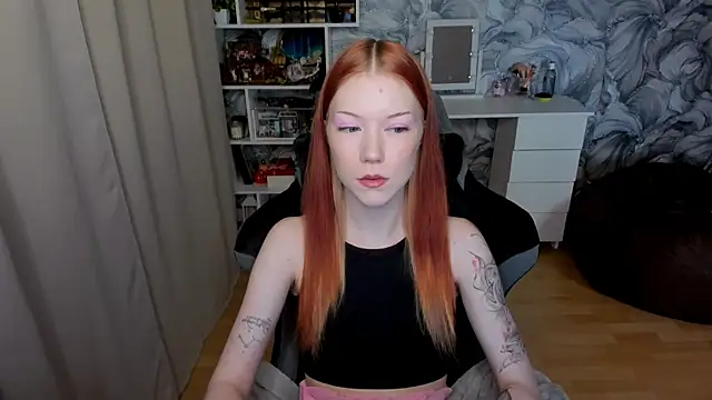 Snapshot of litl_Mia chatting on 13, 10, 2025 litl Mia online show from 13, 10, 2025