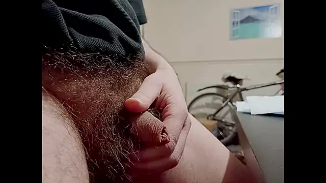 hairyuncut00 online show from 2, 12, 2024