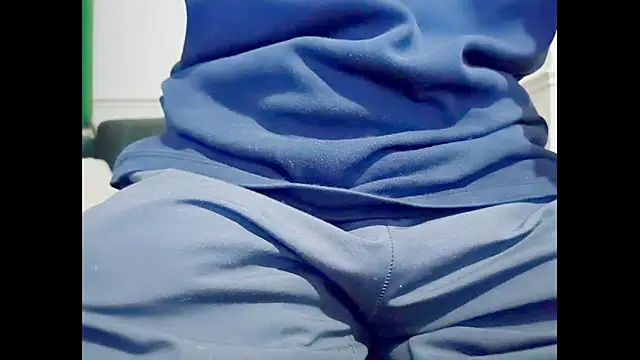 Snapshot of hairyuncut00 chatting on 9, 10, 2025 hairyuncut00 online show from 9, 10, 2025