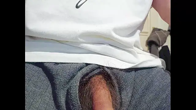 Snapshot of hairyuncut00 chatting on 21, 11, 2025 hairyuncut00 online show from 21, 11, 2025