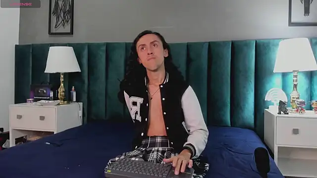 Karol fenixx online show from 9, 1, 2025