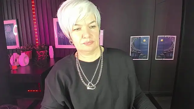 Snapshot of CarmenSoft chatting on 4, 1, 2025 CarmenSoft online show from 4, 1, 2025