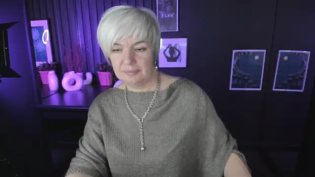 Snapshot of CarmenSoft chatting on 24, 10, 2025 CarmenSoft online show from 24, 10, 2025