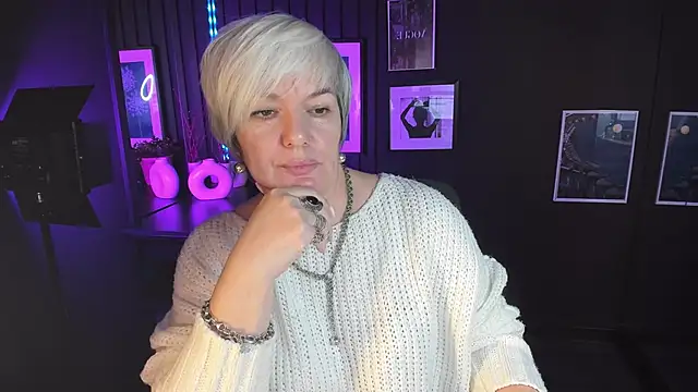 Snapshot of CarmenSoft chatting on 4, 11, 2025 CarmenSoft online show from 4, 11, 2025