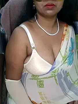 Snapshot of Anushka_21 chatting on 13, 10, 2025 Anushka 21 online show from 13, 10, 2025