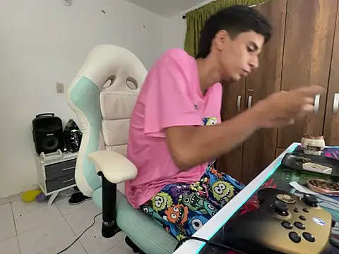 Snapshot of Max_TheHorseDick chatting on 6, 12, 2024 Max TheHorseDick online show from 6, 12, 2024