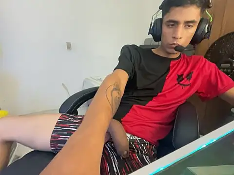 Snapshot of Max_TheHorseDick chatting on 31, 12, 2024 Max TheHorseDick online show from 31, 12, 2024