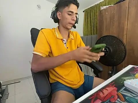 Snapshot of Max_TheHorseDick chatting on 15, 1, 2025 Max TheHorseDick online show from 15, 1, 2025