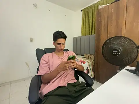 Snapshot of Max_TheHorseDick chatting on 22, 1, 2025 Max TheHorseDick online show from 22, 1, 2025