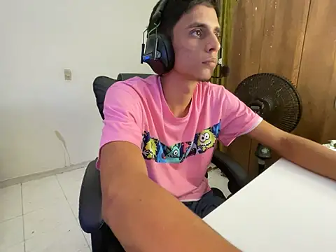 Snapshot of Max_TheHorseDick chatting on 2, 2, 2025 Max TheHorseDick online show from 2, 2, 2025