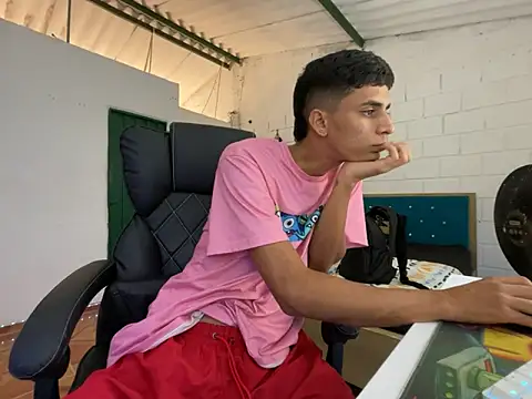 Snapshot of Max_TheHorseDick chatting on 27, 2, 2025 Max TheHorseDick online show from 27, 2, 2025