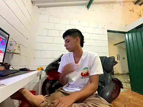 Snapshot of Max_TheHorseDick chatting on 7, 10, 2025 Max TheHorseDick online show from 7, 10, 2025