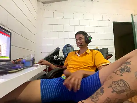 Snapshot of Max_TheHorseDick chatting on 21, 10, 2025 Max TheHorseDick online show from 21, 10, 2025