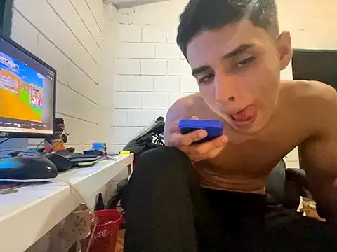 Snapshot of Max_TheHorseDick chatting on 23, 10, 2025 Max TheHorseDick online show from 23, 10, 2025