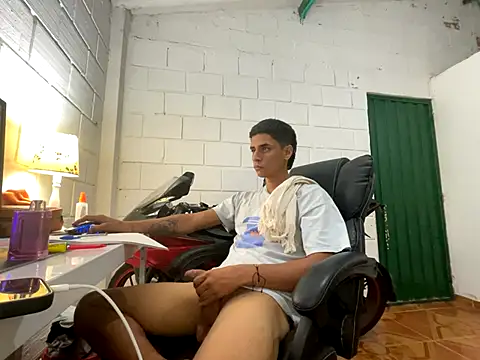 Snapshot of Max_TheHorseDick chatting on 20, 11, 2025 Max TheHorseDick online show from 20, 11, 2025