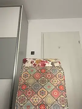 snow flakee online show from 16, 2, 2025