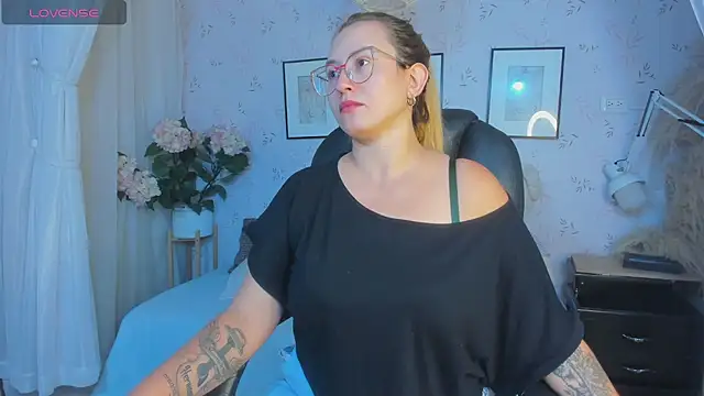 Snapshot of halaaa_1 chatting on 7, 11, 2025 halaaa 1 online show from 7, 11, 2025