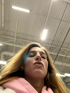 Snapshot of -AngelAri- chatting on 6, 11, 2025 -AngelAri- online show from 6, 11, 2025