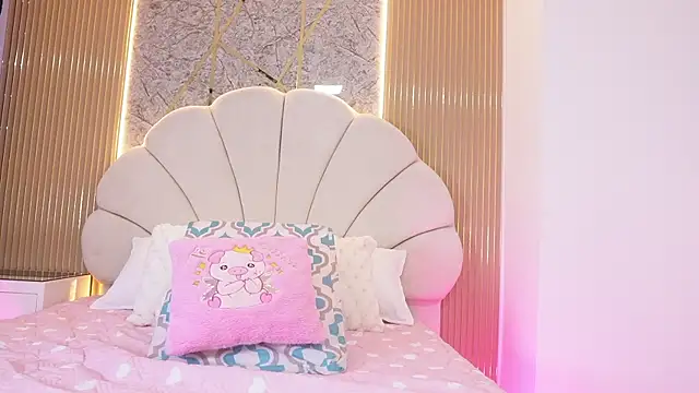 Snapshot of mssburbuja chatting on 7, 11, 2025 mssburbuja online show from 7, 11, 2025