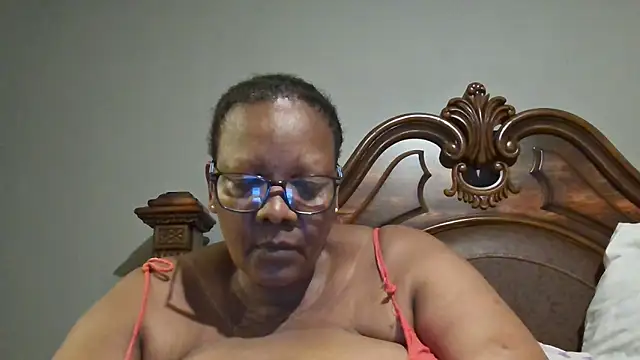 Snapshot of SEXYBOOBSNASS chatting on 5, 1, 2025 SEXYBOOBSNASS online show from 5, 1, 2025