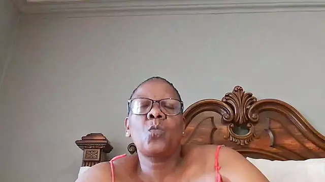 Snapshot of SEXYBOOBSNASS chatting on 4, 2, 2025 SEXYBOOBSNASS online show from 4, 2, 2025