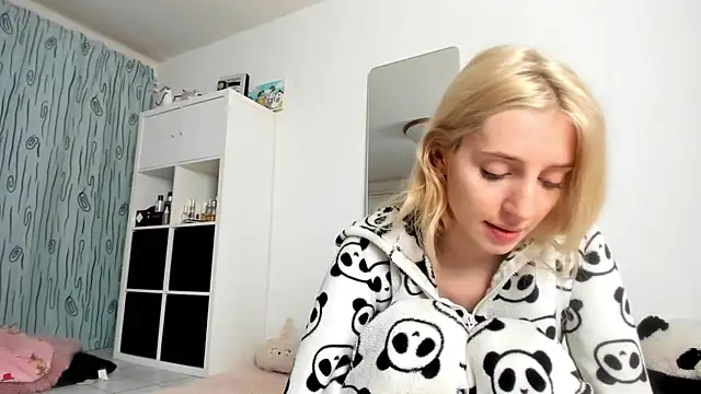 KenzieDawton online show from 9, 10, 2025