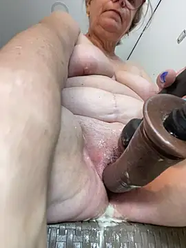 Snapshot of slutgold chatting on 12, 2, 2025 slutgold online show from 12, 2, 2025