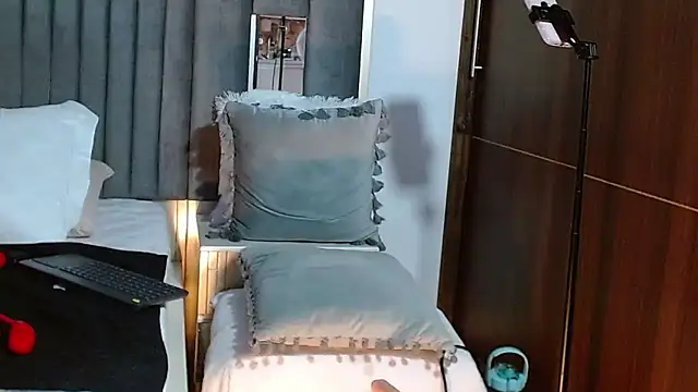 NatyTaylor online show from 30, 1, 2025