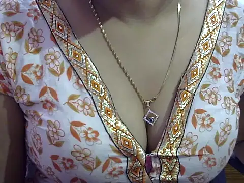 Snapshot of Your_wild_Dia chatting on 6, 11, 2025 Your wild Dia online show from 6, 11, 2025