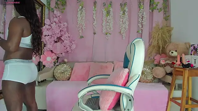 Snapshot of SammyGirlTS chatting on 30, 10, 2025 SammyGirlTS online show from 30, 10, 2025