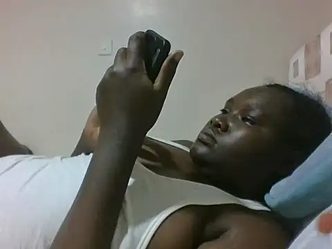 Snapshot of queen_aria19 chatting on 15, 12, 2025 queen aria19 online show from 15, 12, 2025