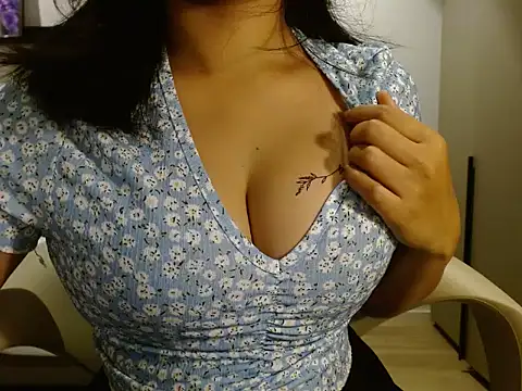 Snapshot of aahna33 chatting on 26, 10, 2025 aahna33 online show from 26, 10, 2025