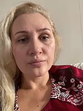 YourBlondee online show from 30, 10, 2025