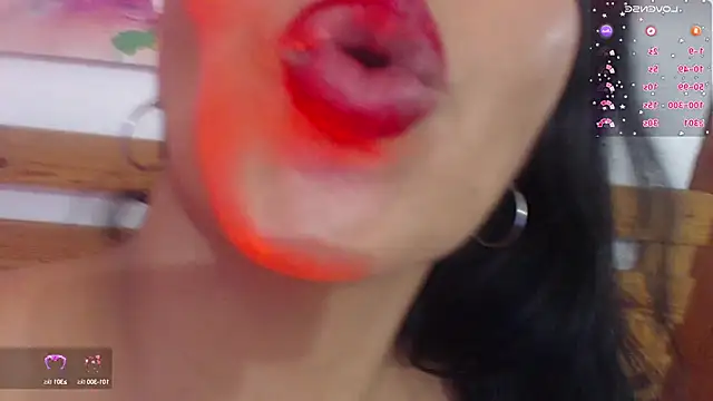 Snapshot of hornystepmommy chatting on 11, 3, 2025 hornystepmommy online show from 11, 3, 2025