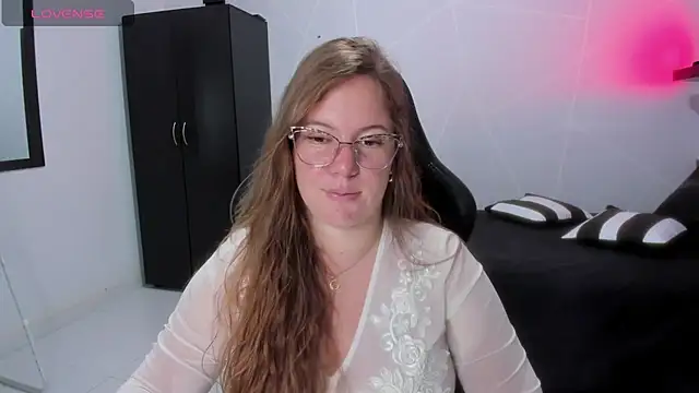 Snapshot of tamy_shine87 chatting on 2, 11, 2025 tamy shine87 online show from 2, 11, 2025