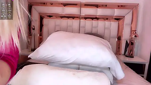 Snapshot of im_yours_01 chatting on 19, 1, 2025 im yours 01 online show from 19, 1, 2025