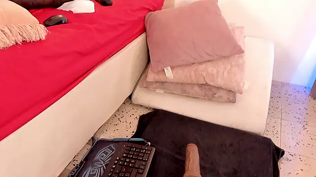 IsiisLovei online show from 29, 1, 2025