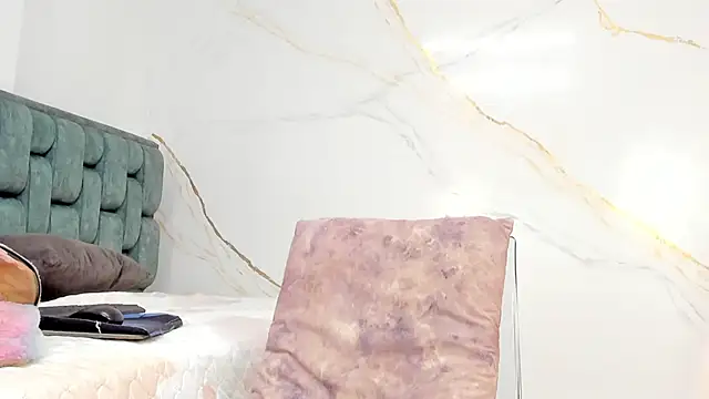 IsiisLovei online show from 11, 9, 2025