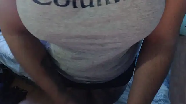 Snapshot of Hilarybunnyy chatting on 2, 12, 2024 Hilarybunnyy online show from 2, 12, 2024