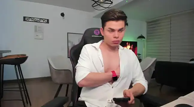 Snapshot of alejooo_twink chatting on 5, 3, 2025 alejooo twink online show from 5, 3, 2025