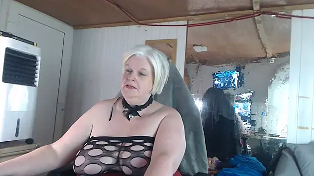 sexychazza16 online show from 25, 9, 2025