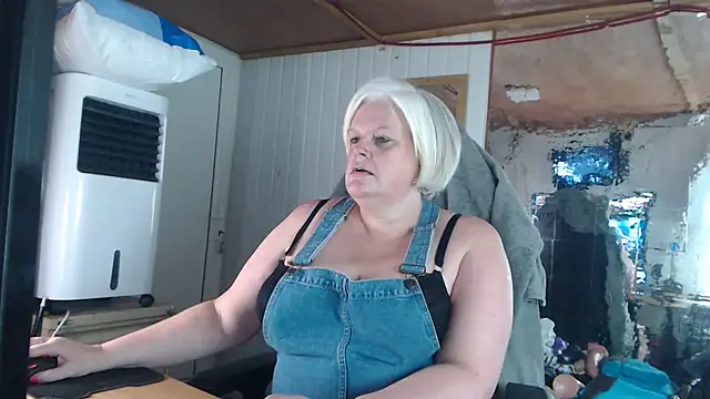 sexychazza16 online show from 23, 10, 2025